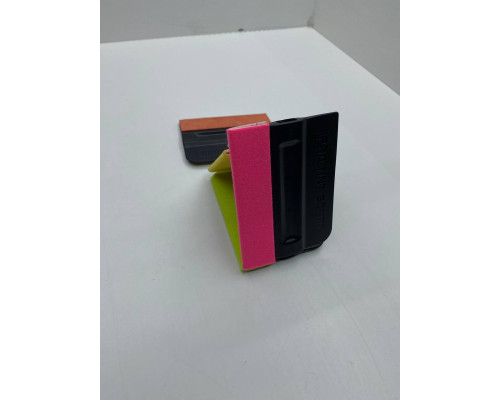 Ракель пластиковий магнітний з фетровою смугою 10x7 / Squeegee